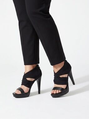 Report Signature Charles black heels